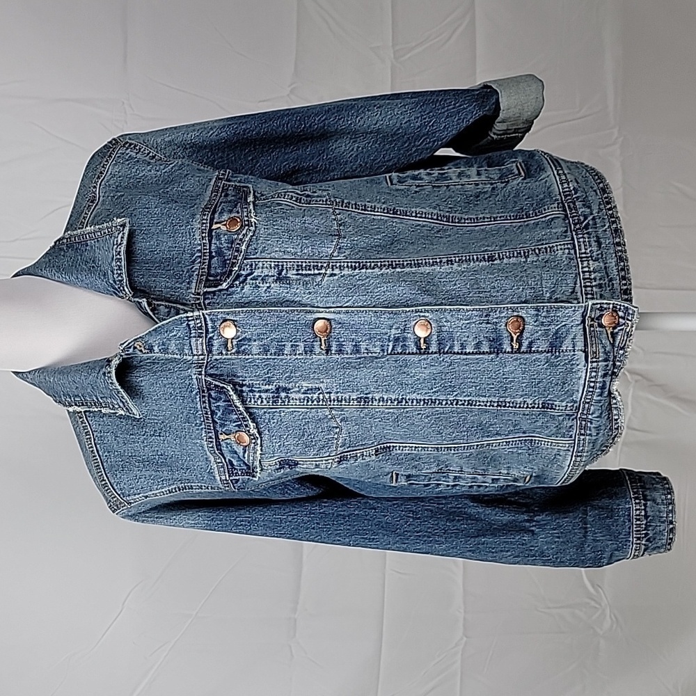 Universal Thread Size XL Medium Wash Trucker Denim Jacket, Gently Used Cond.